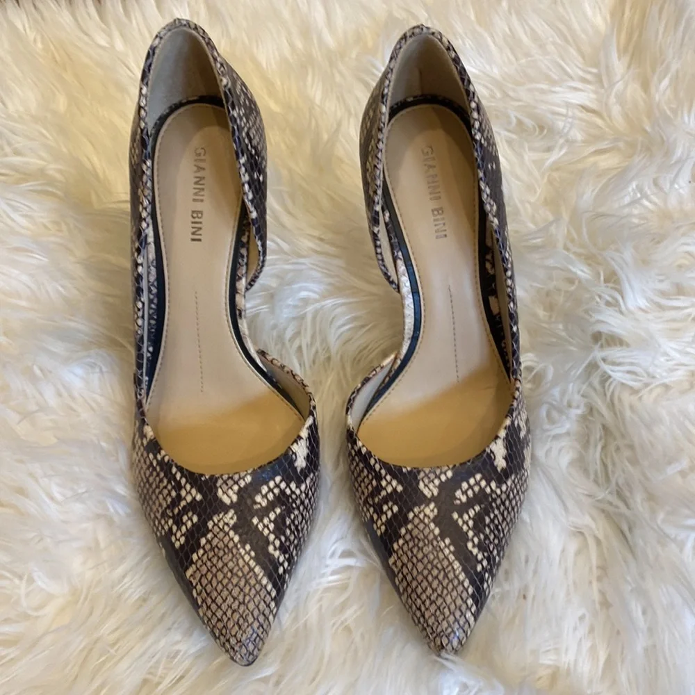 Gianni Bini snake print high heal pumps, size 8. Heal is 3,5 inch high. - Picture 1 of 8